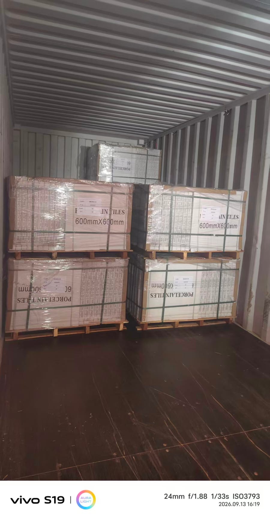 Container loading with strapped pallets and carton marks before balance